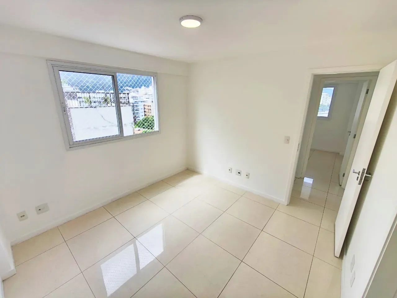 2-bedroom apartment with balcony, closed kitchen — photo 41