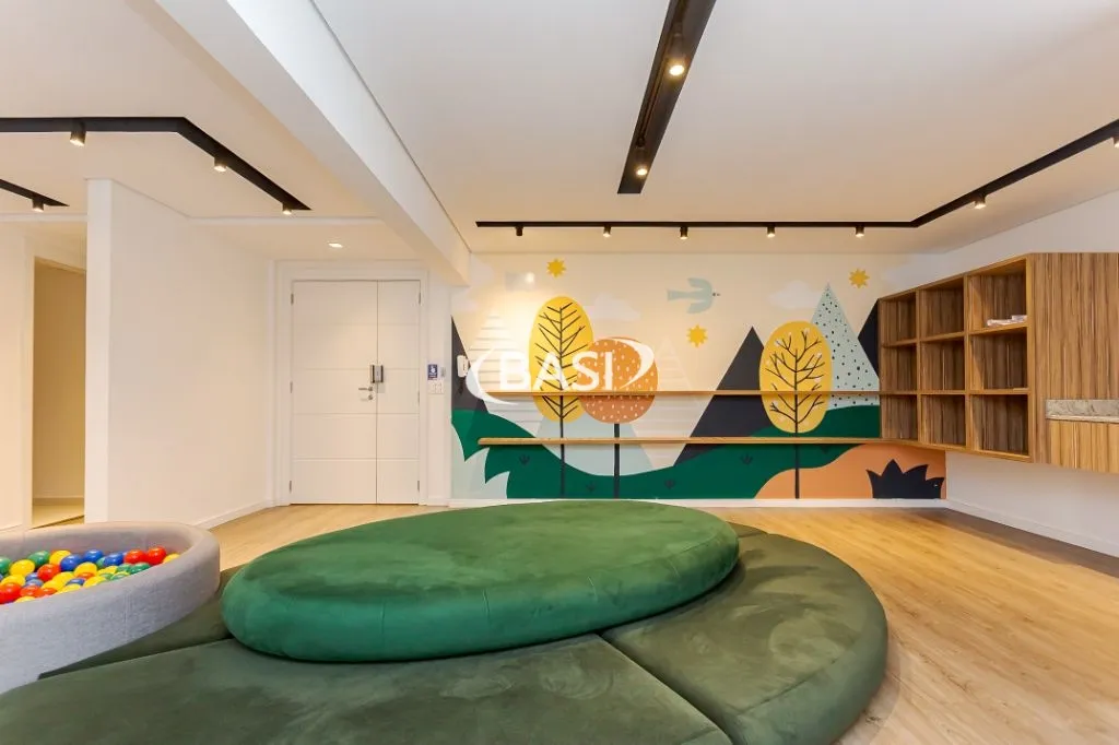 Glass-enclosed balcony in a 3-bedroom apartment, 80 m² — photo 79