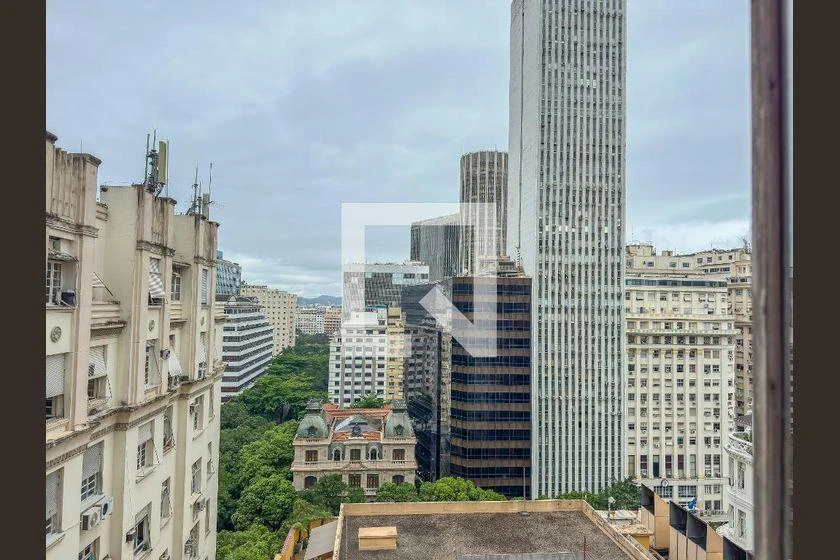 Furnished studio, 30 m², with floor-to-ceiling windows — photo 13