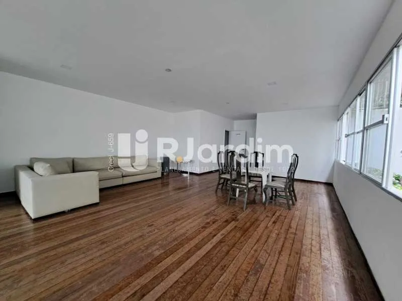 Furnished 4-bedroom apartment with 4 baths, 133 m² — photo 27