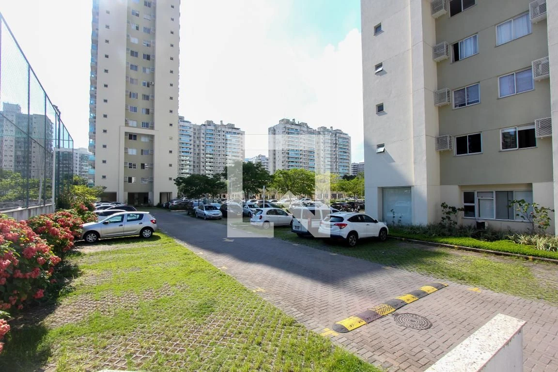 Balcony with a grill in a 2-bedroom apartment, 68 m² — photo 88