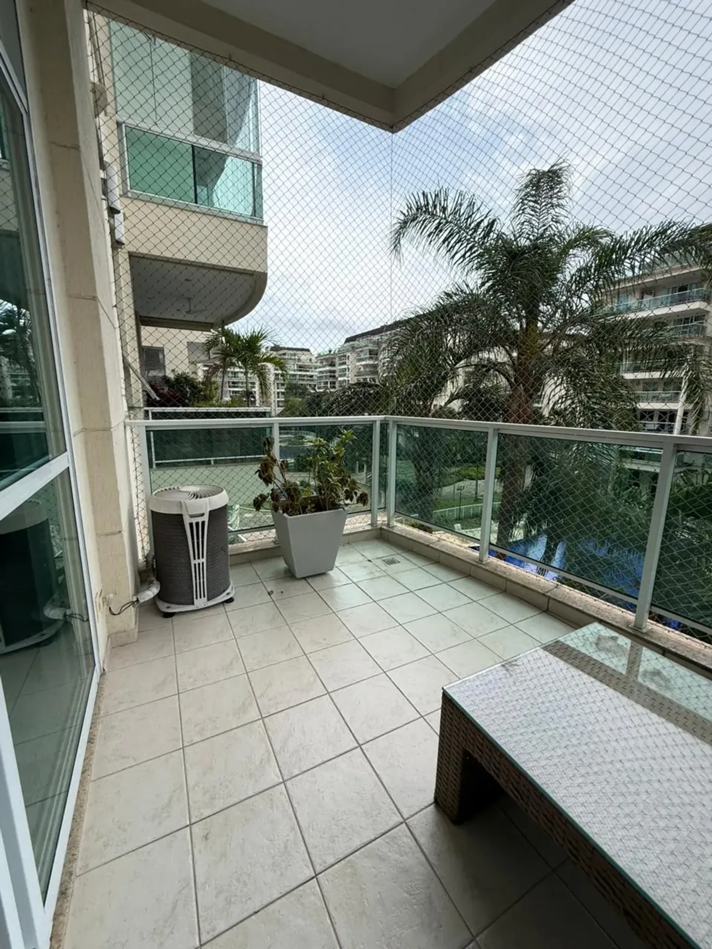 Furnished 1-bedroom apartment with 2 bathrooms — photo 21