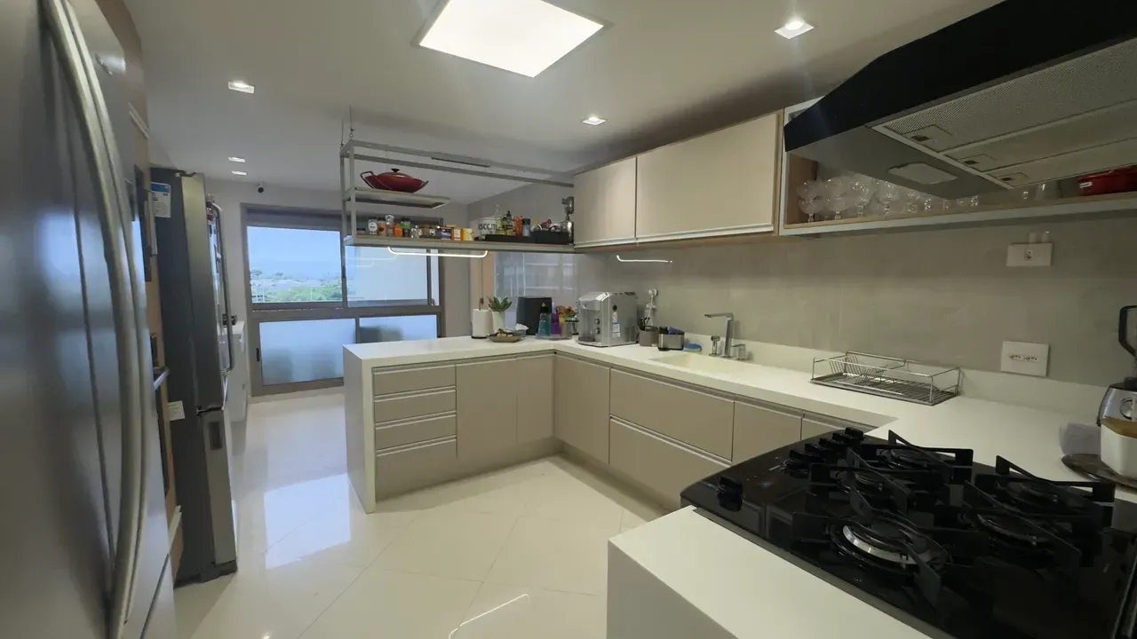 4-bedroom apartment with open-plan kitchen — photo 36