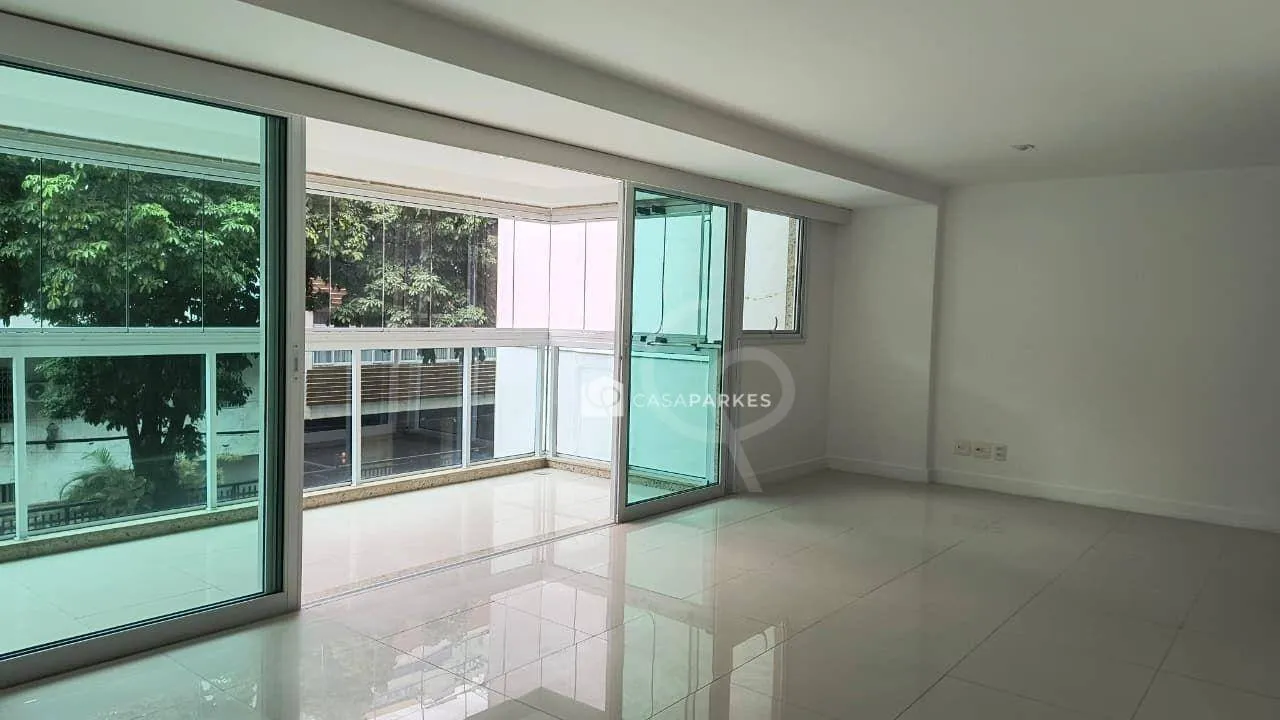 Apartamento de 4 dormitórios com 198 m² e cozinha fechada — photo 8