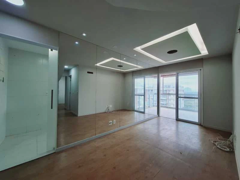 3-bedroom apartment with a walk-in closet — photo 25
