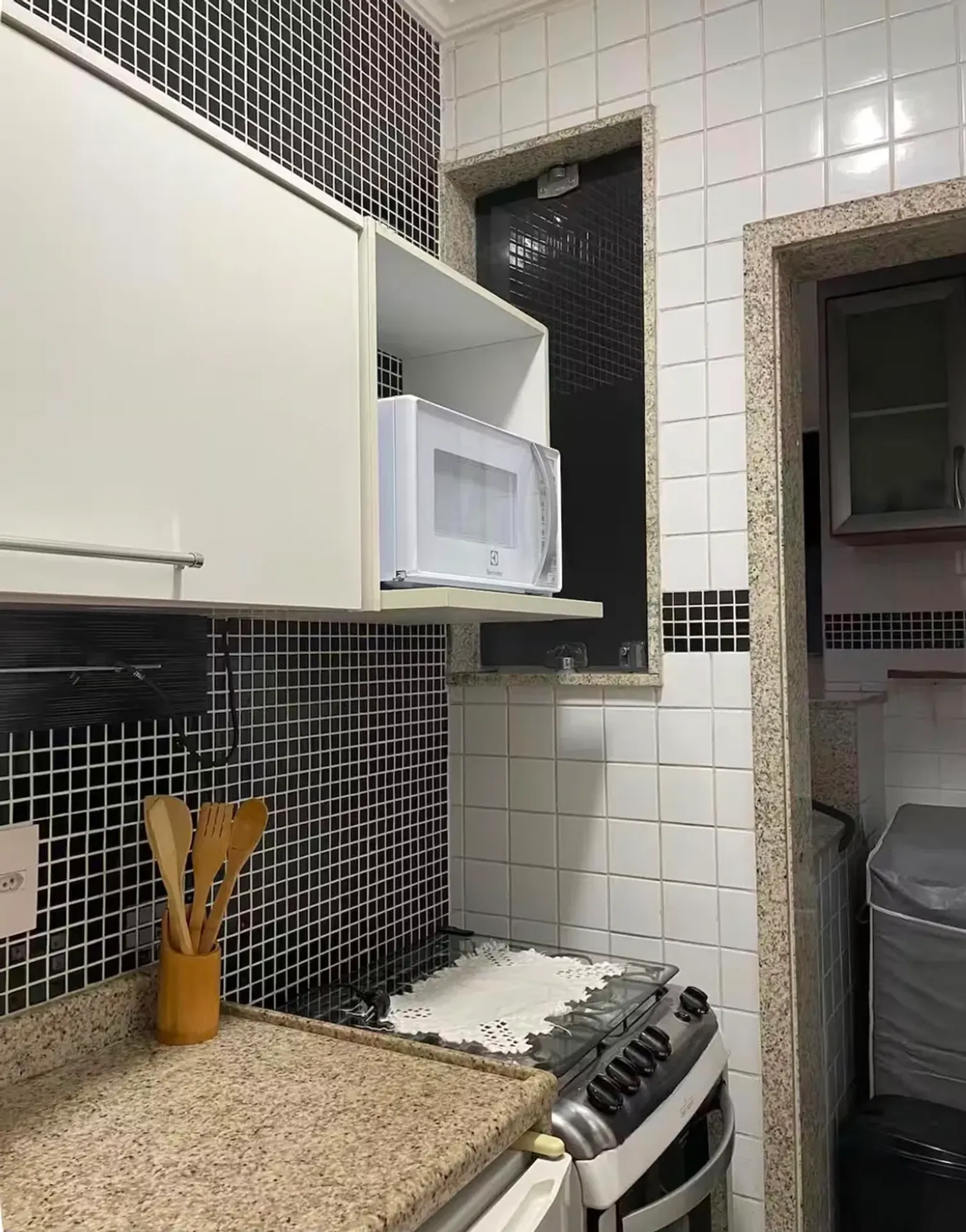 40 m² furnished apartment with 1 bedroom and glass shower — photo 2