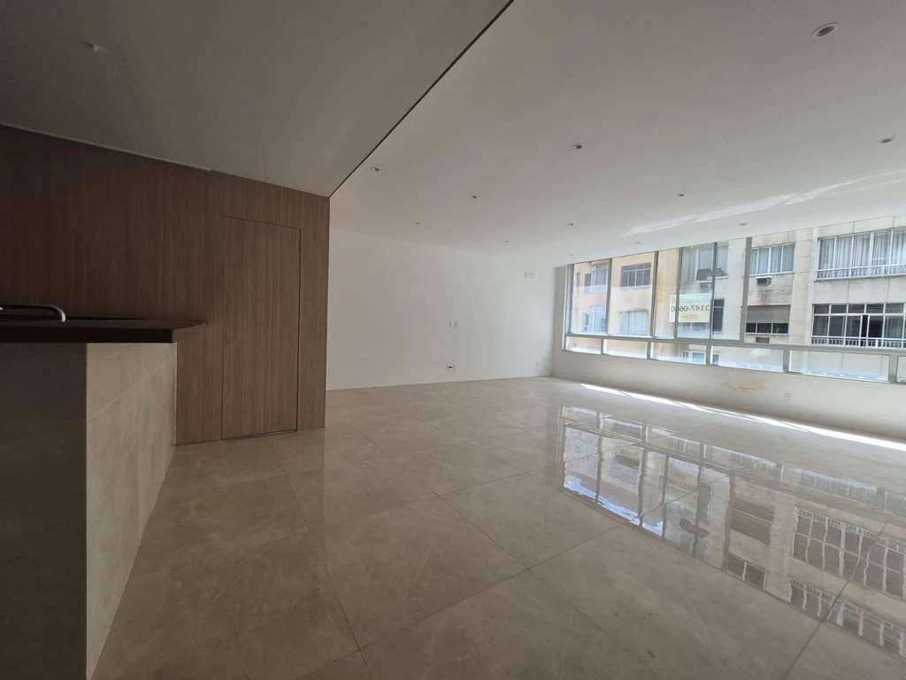 Apartment with open-plan kitchen, 2 ensuites and 5 baths — photo 22