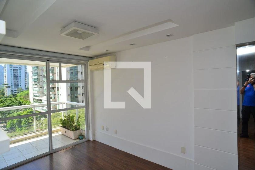 Apartamento com 2 quartos e cozinha fechada com fogão a gás — photo 8
