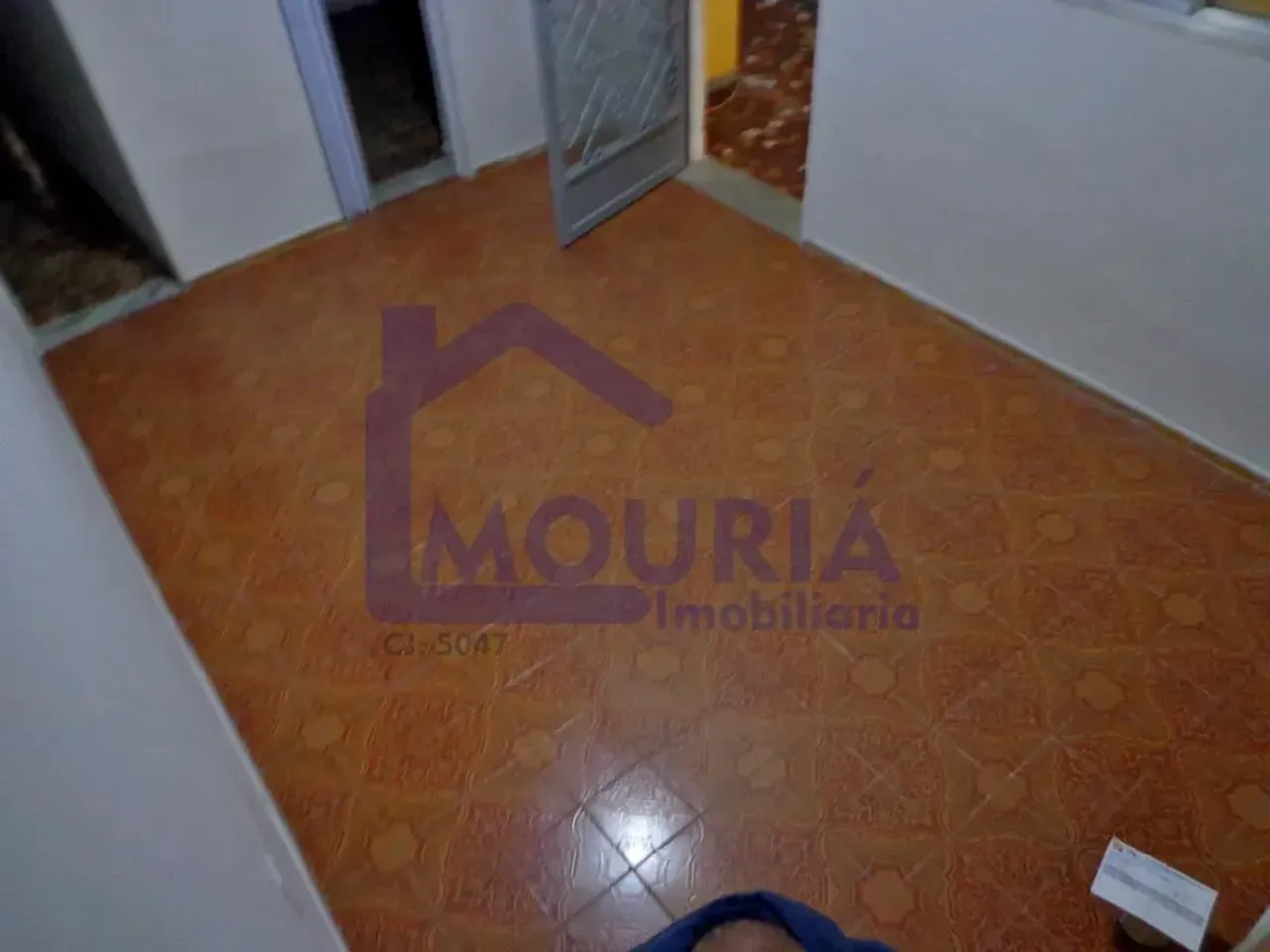 Casa não mobiliada com 2 quartos e cozinha separada
