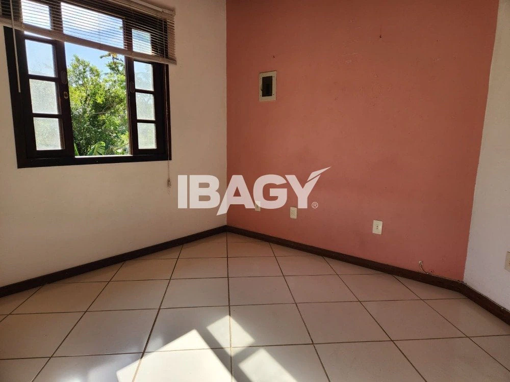 House with 3 bedrooms and a private BBQ area — photo 6