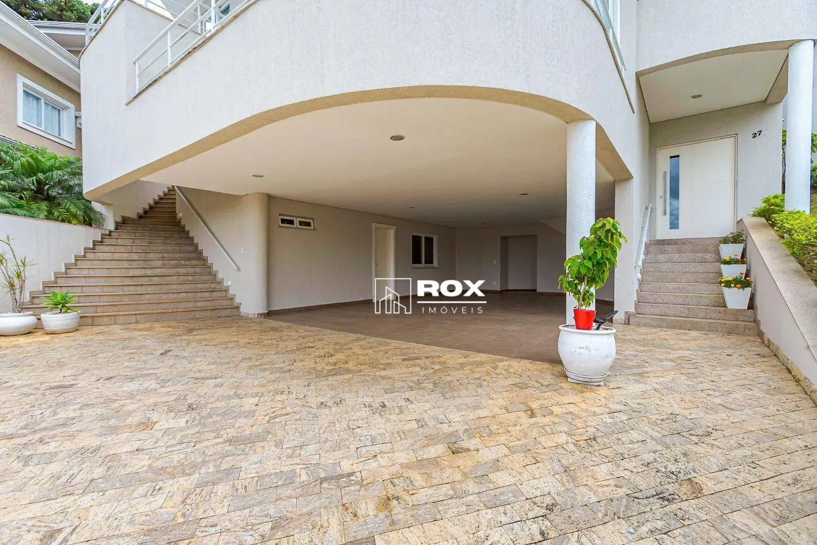 Unfurnished 598 m² house with 6 parking spaces — photo 48