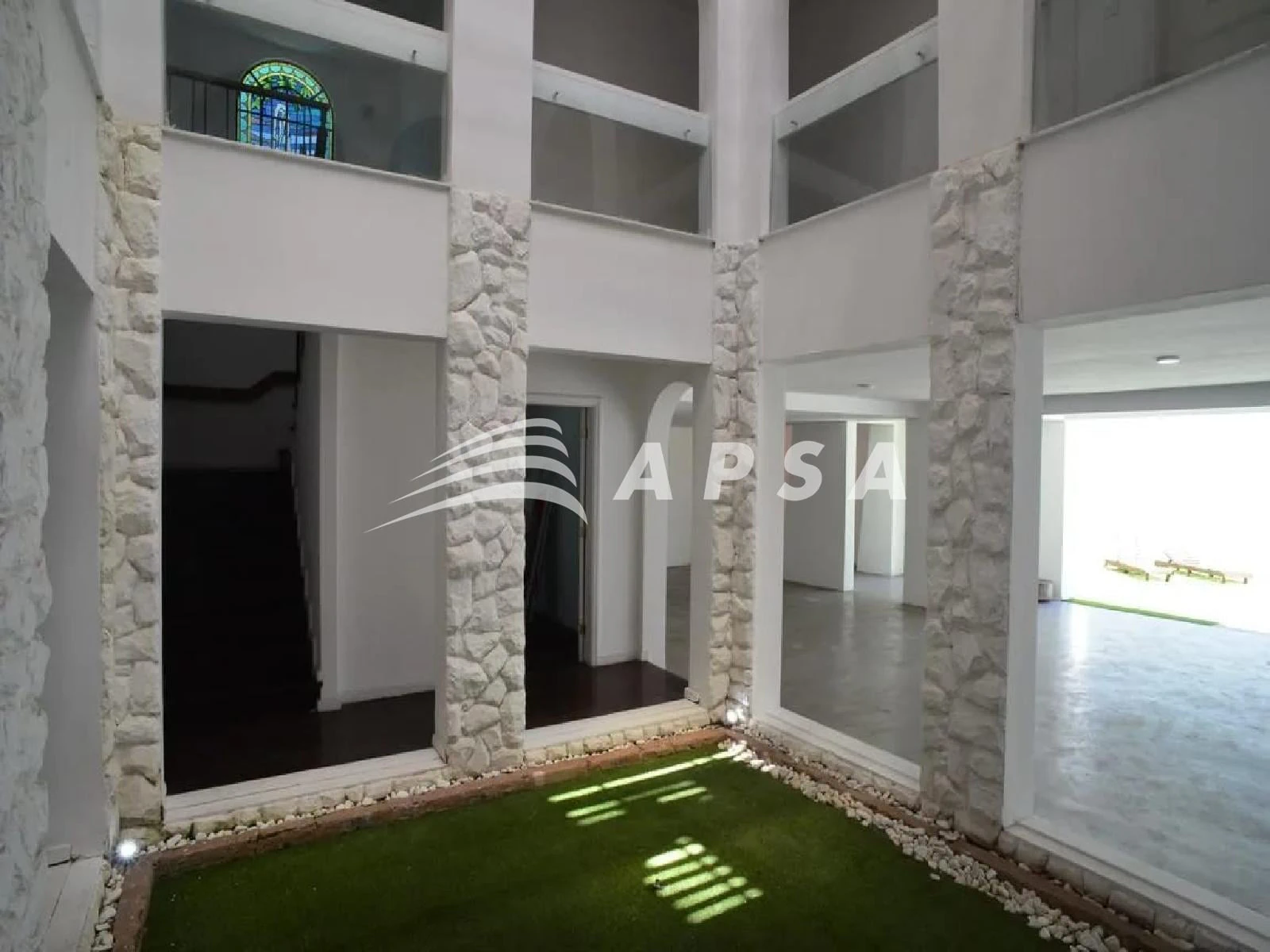 4-bedroom house with a private pool — photo 12