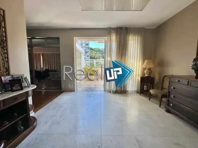 Apartamento com varanda de vidro e 4 quartos — photo 18