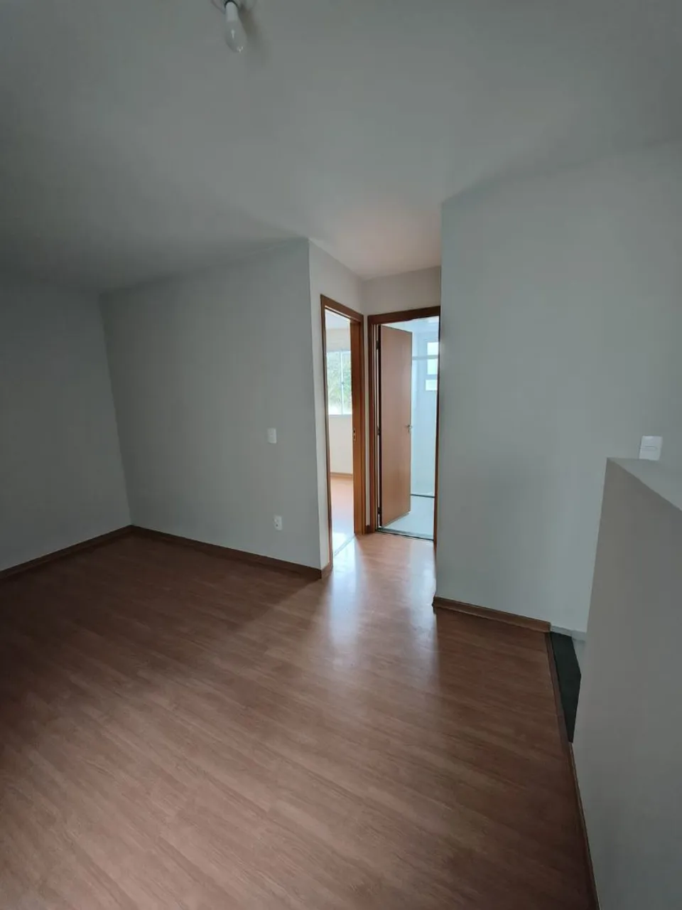 Дерев'яна підлога або ламінат та 2 спальні: квартира 39 м²