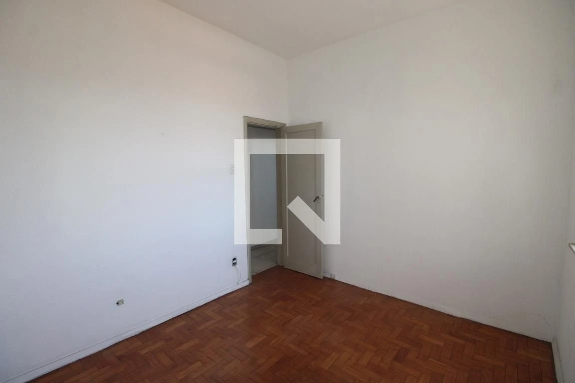 Wood or laminate floors in a 2-bedroom apartment, 100 m² — photo 17