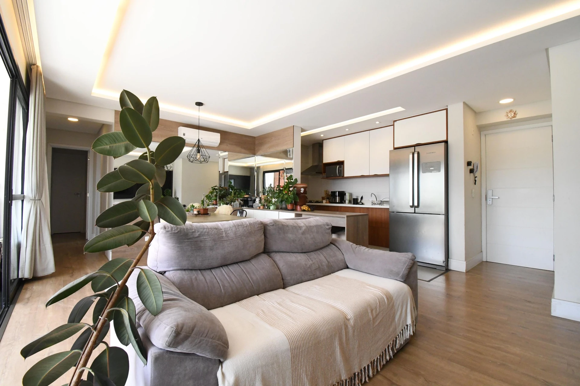 3-bedroom apartment in a building with a gym