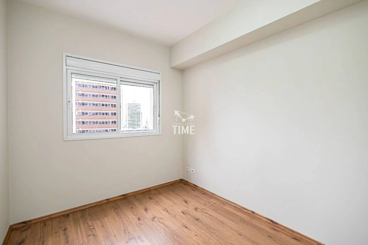 Деревянный пол или ламинат и 1 спальня: квартира 51 м² — photo 19