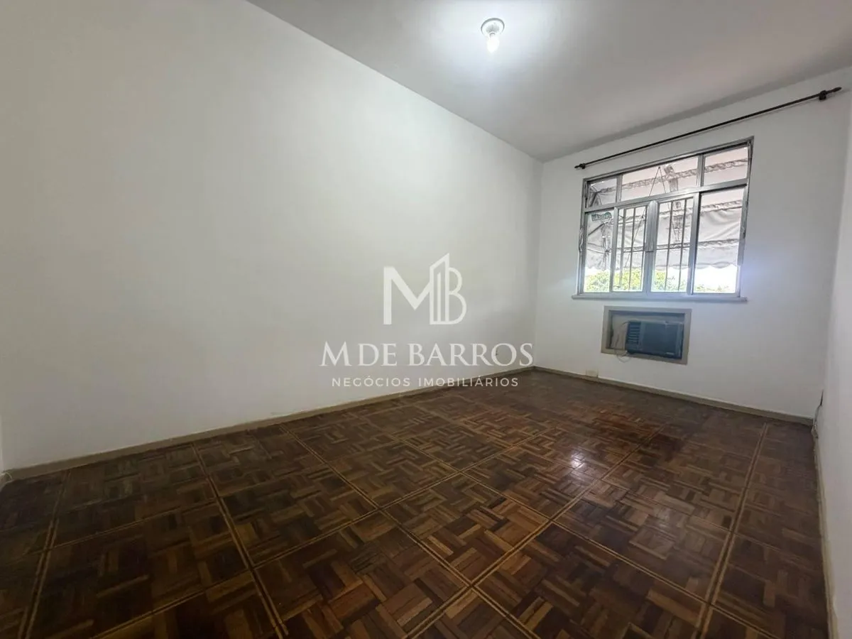 Apartamento de 2 quartos com piso de madeira ou laminado — photo 14