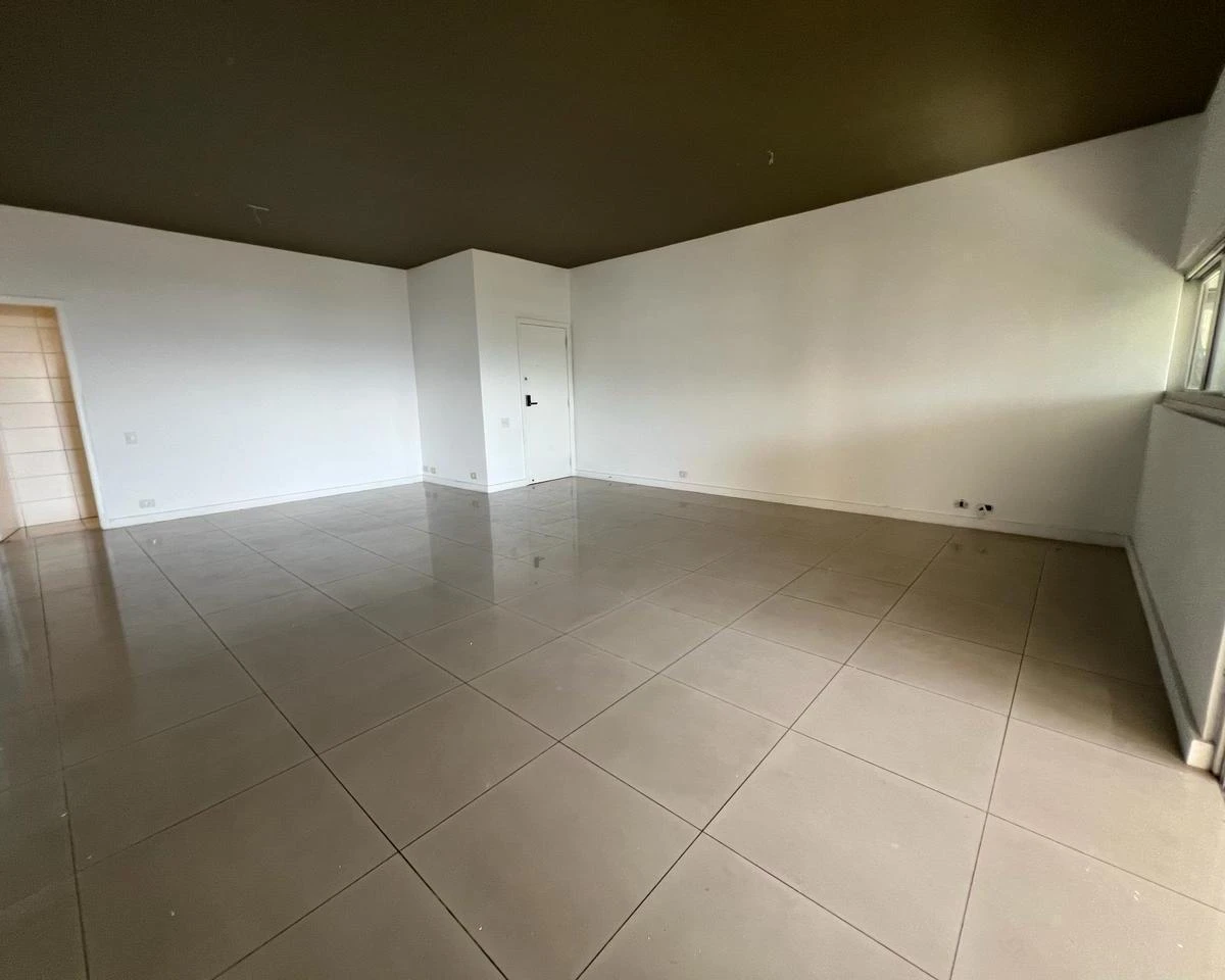 Apartamento de 200 m² com 4 quartos, 4 banheiros e 2 vagas — photo 3