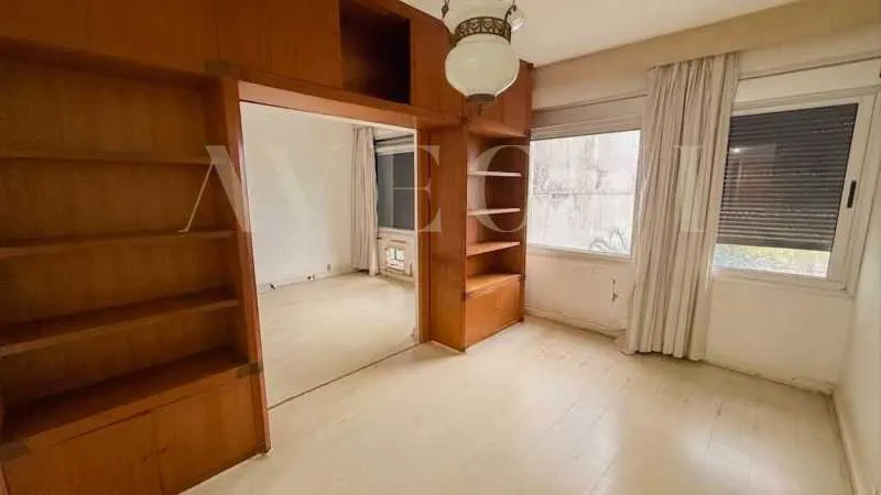 210 m² apartment with a balcony, 3 bedrooms and 5 baths — photo 24