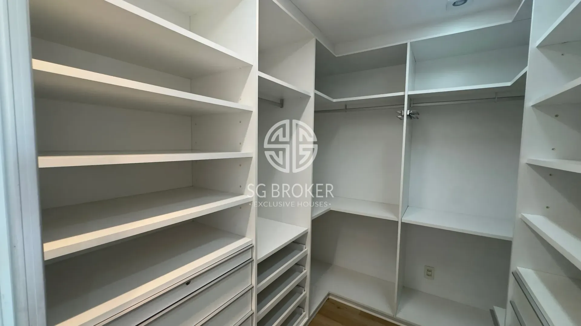 Apartamento com cozinha integrada e 4 dormitórios — photo 49