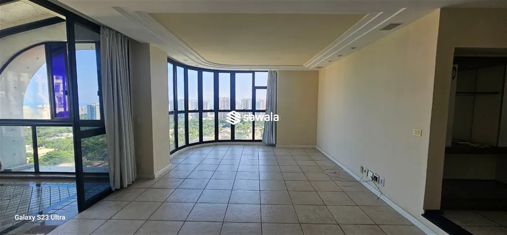 210 m² apartment with 3 bedrooms and 5 bathrooms — photo 36