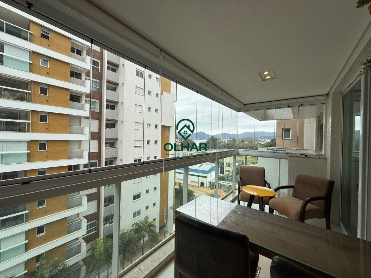 Glass-enclosed balcony in a 2-bedroom apartment, 93 m² — photo 30