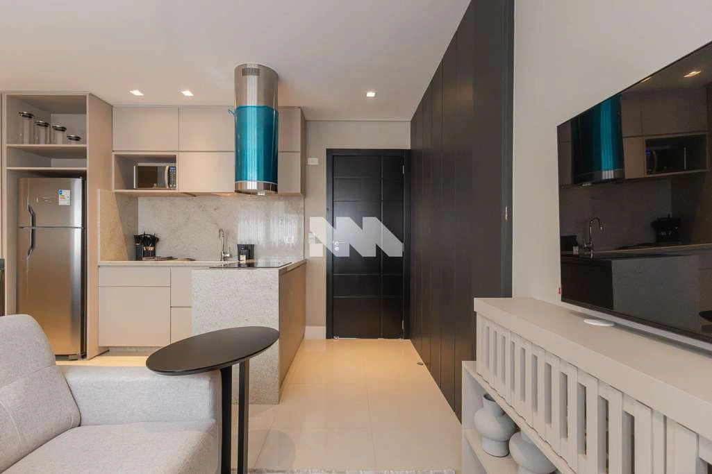 Furnished 1-bedroom apartment with open-plan kitchen — photo 3