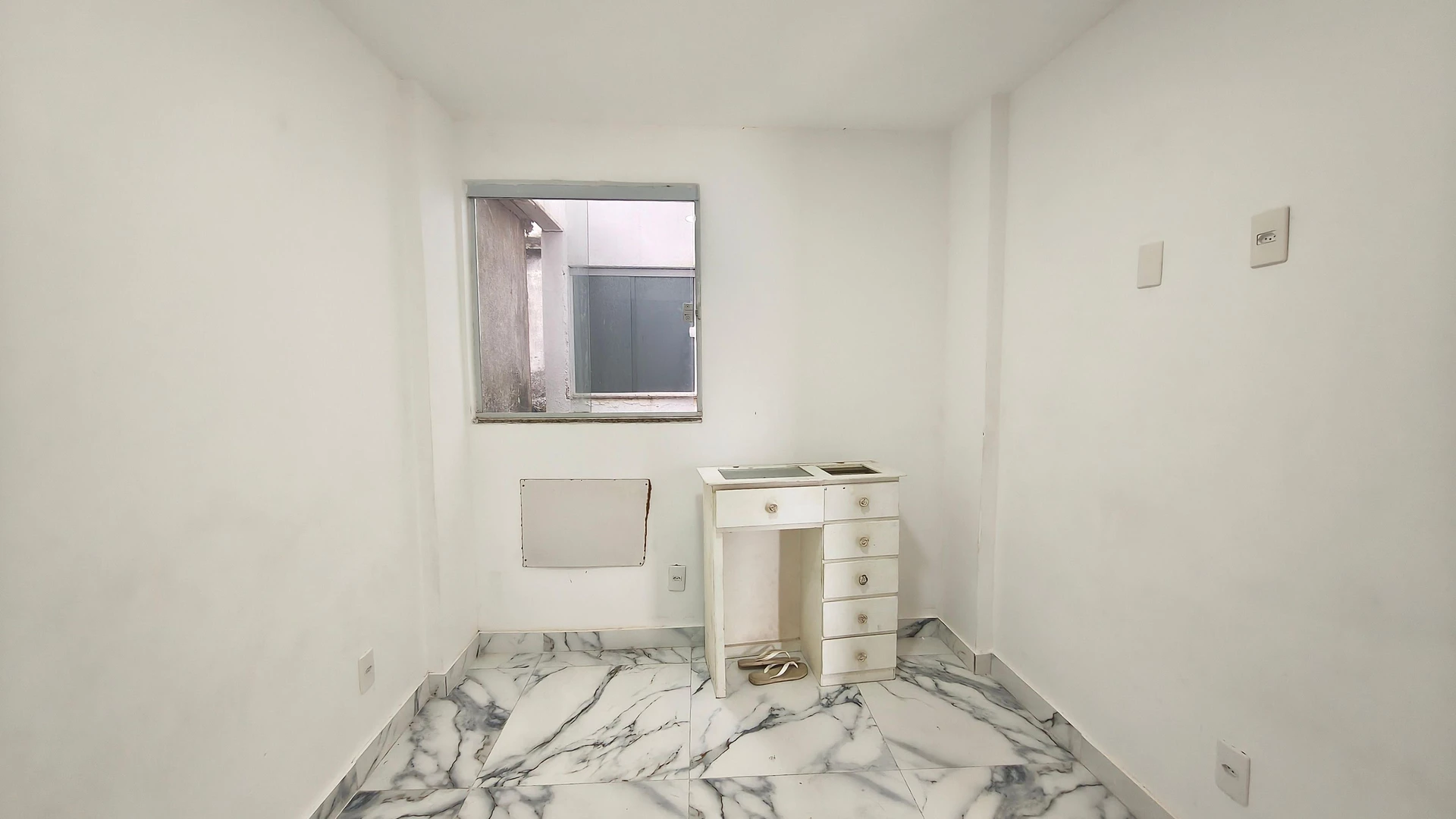 2-bedroom apartment with a glass-enclosed balcony — photo 16