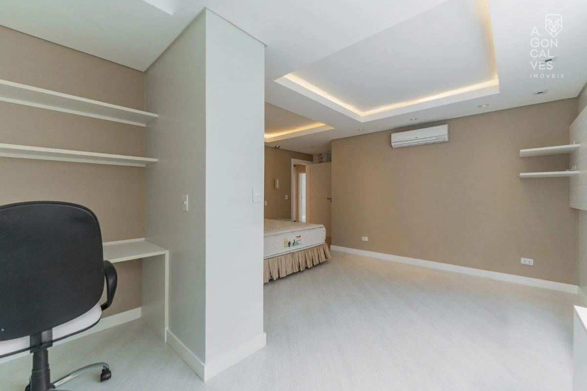 4-bedroom house with floor-to-ceiling windows in Curitiba — photo 49