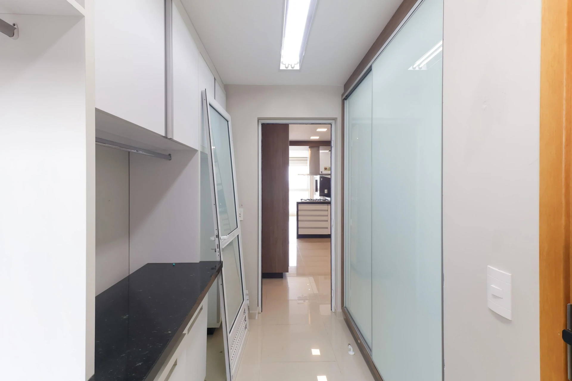 Furnished apartment, 266 m², with a bathtub — photo 51