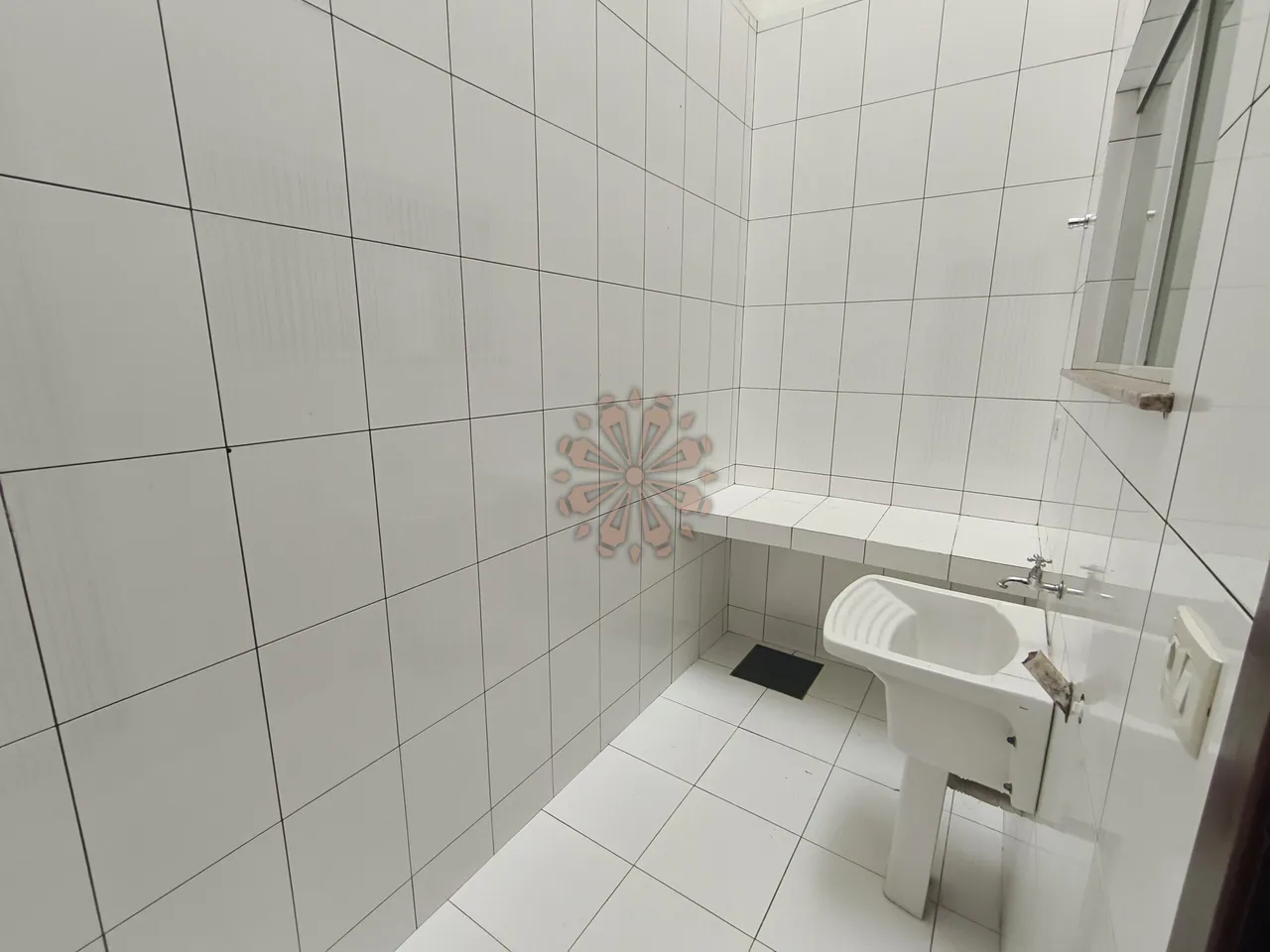 House with 3 bedrooms and 3 bathrooms across 250 m² — photo 8