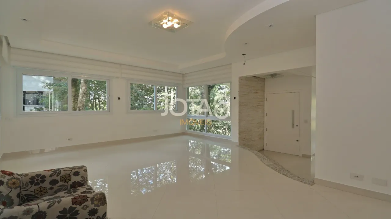 House with 5 bedrooms and a balcony in 370 m² — photo 13