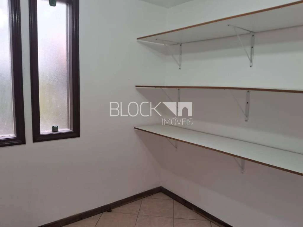 House with 3 bedrooms including 1 suite and 4 baths — photo 6