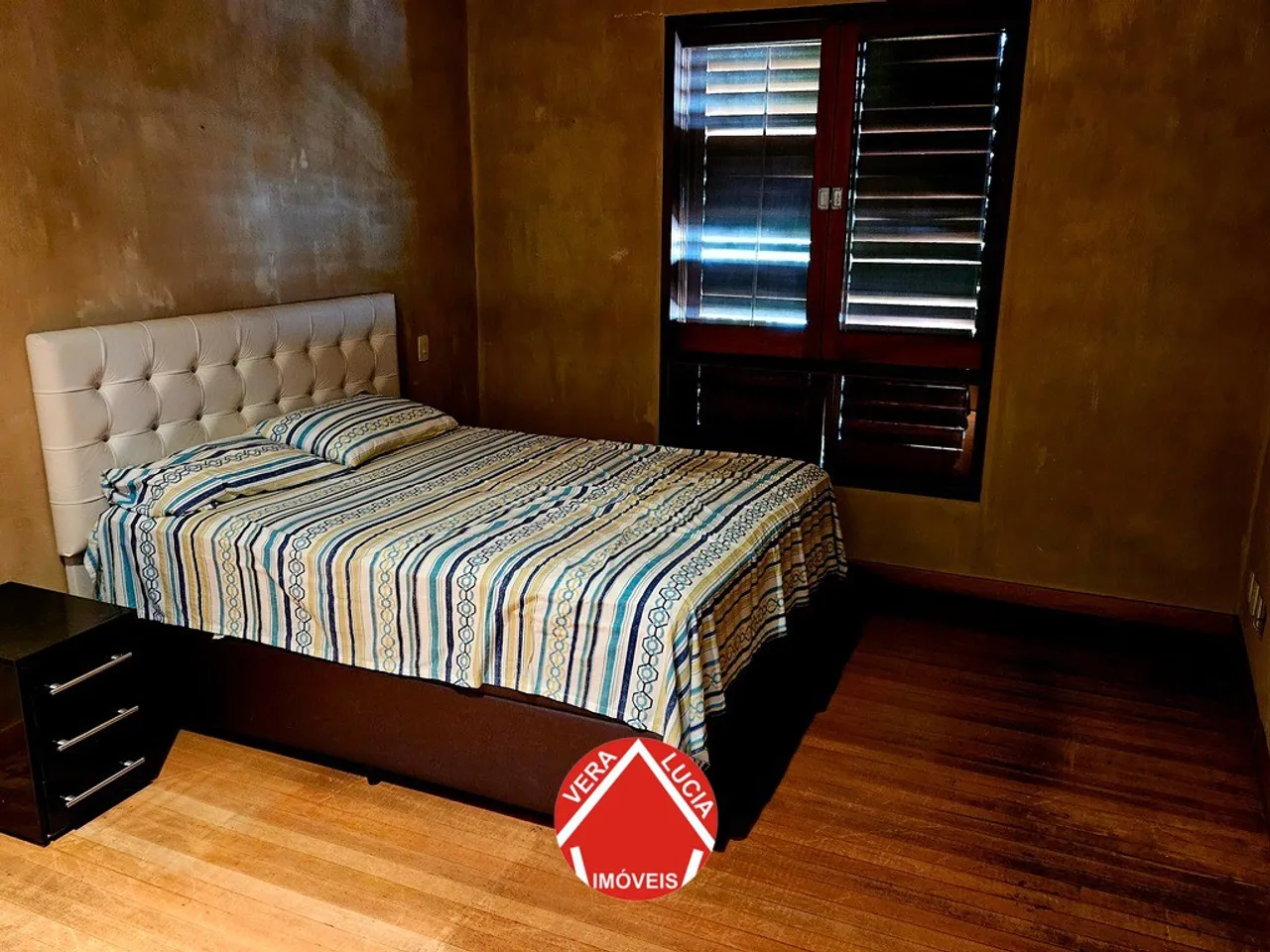 Rustic house with 4 bedrooms and 5 bathrooms — photo 13