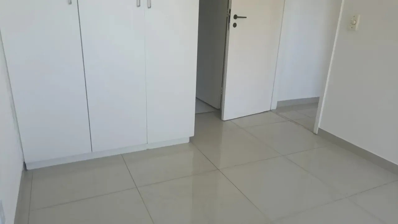 Apartamento semimobiliado com 3 quartos e cozinha separada — photo 4