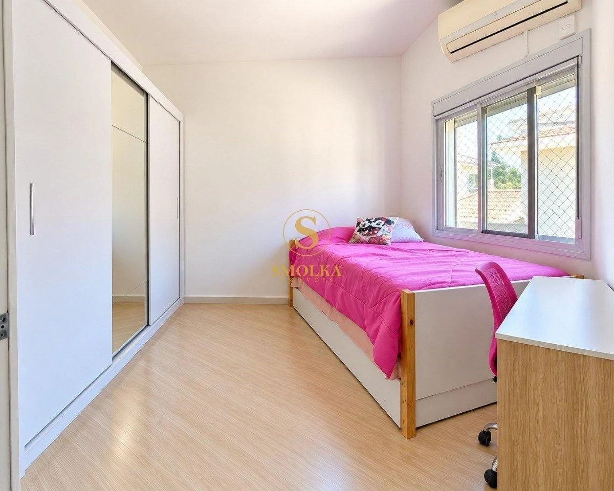 3-bedroom house with a walk-in closet in Florianópolis — photo 26