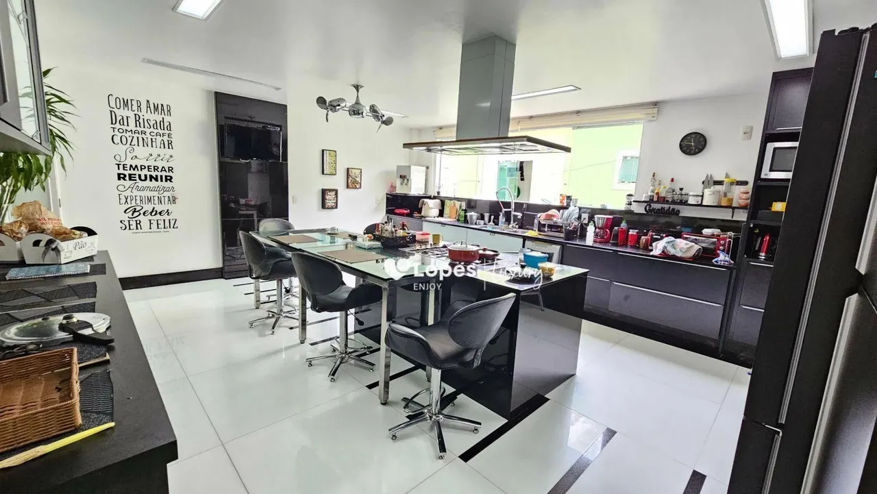 Furnished house with 5 bedrooms and a kitchen open to living — photo 7