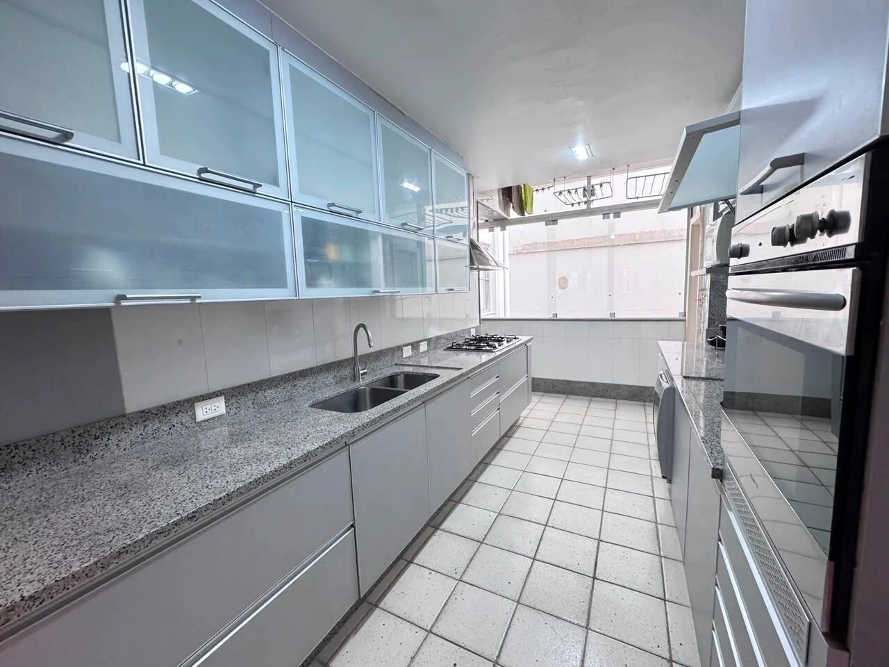 Apartamento amueblado de 4 dormitorios con 3 suites y 200 m² — photo 23