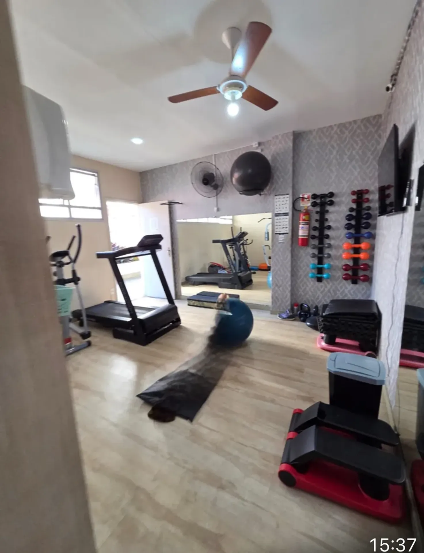 Unfurnished 3-bedroom apartment with terrace views — photo 48