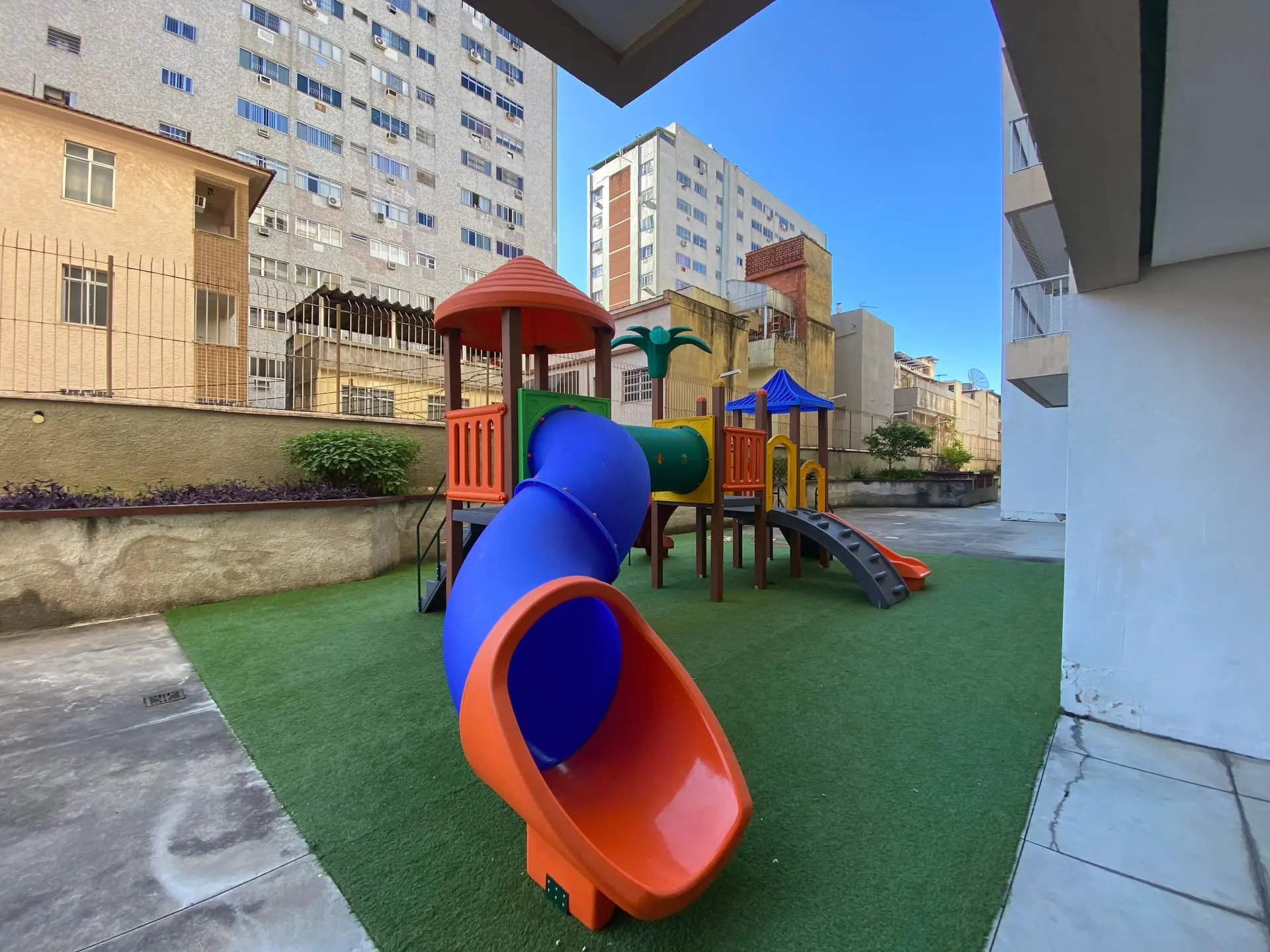 Орендна квартира з 3 спальнями та балконом — photo 32