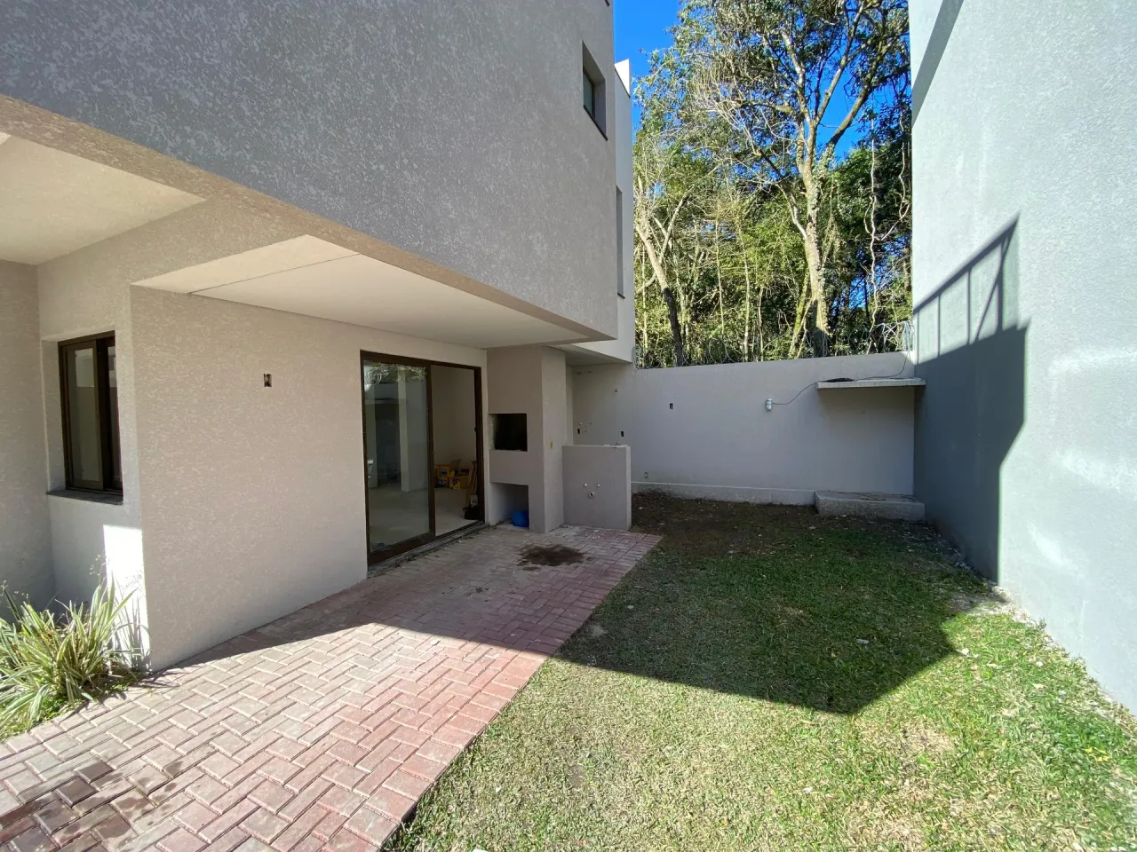 Casa com 3 quartos e 4 banheiros para locação, precisa de reforma — photo 6