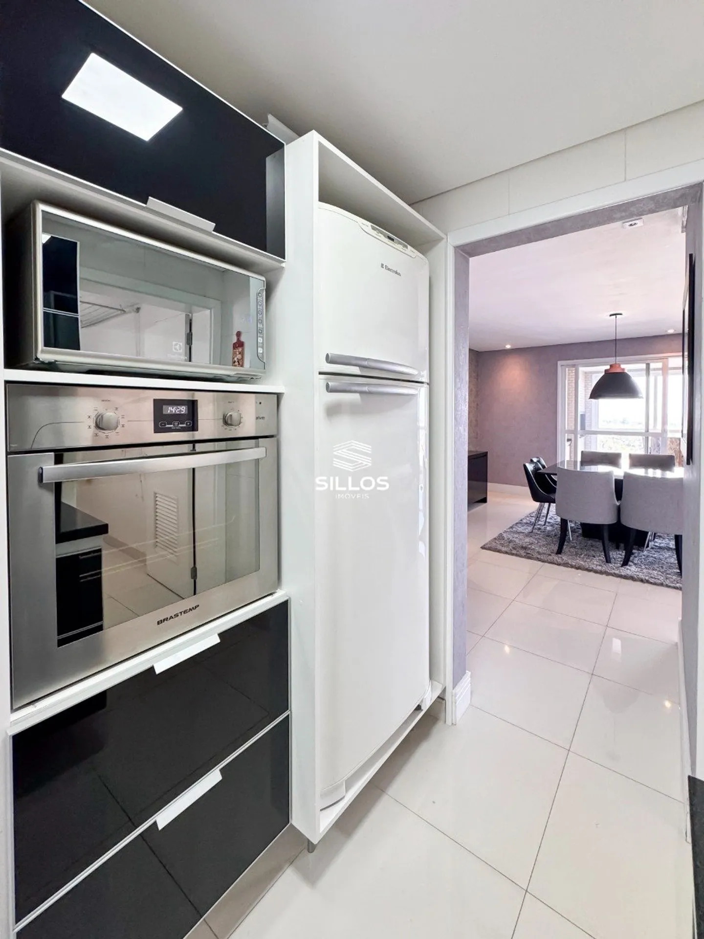 3-bedroom apartment with a bathtub in Curitiba — photo 2