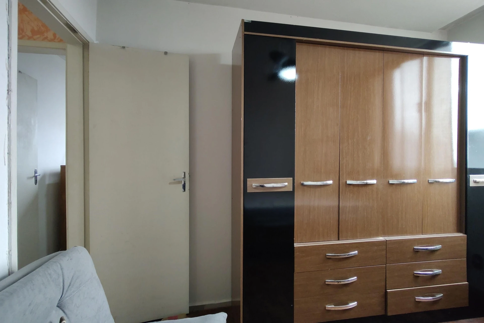 Furnished 2-bedroom apartment with a balcony — photo 49