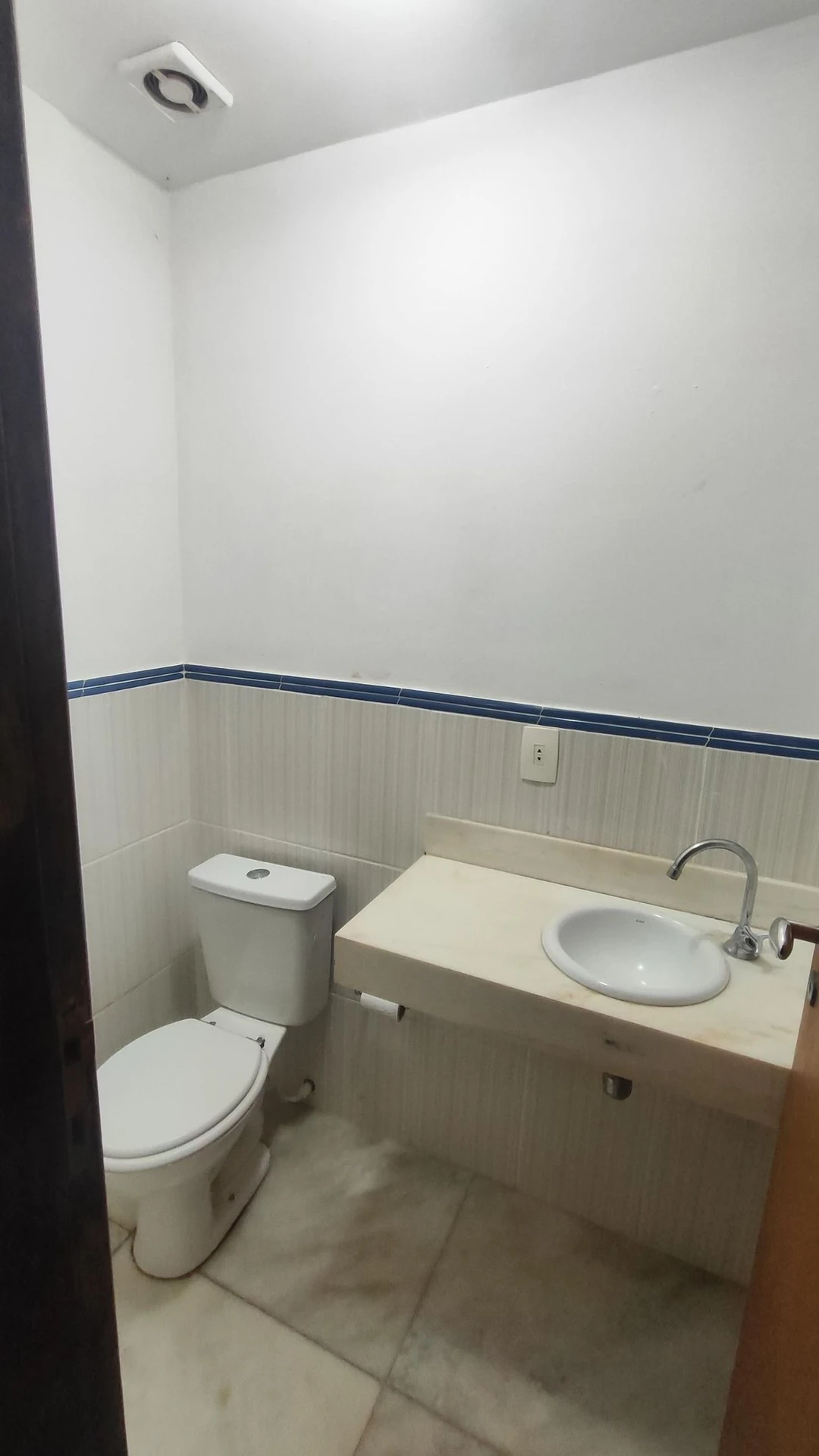 House with 3 bedrooms, 1 en-suite and 4 bathrooms — photo 32