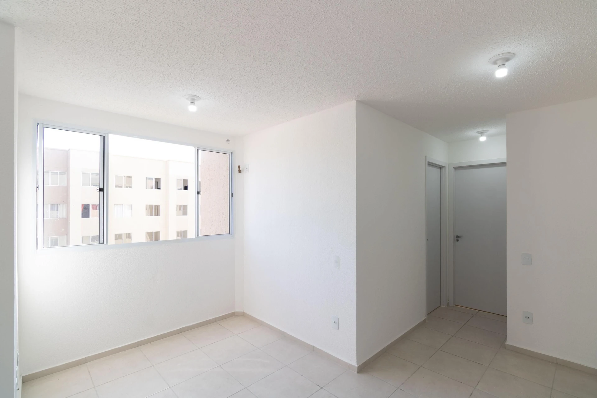 Apartamento de 2 quartos em condomínio com academia
