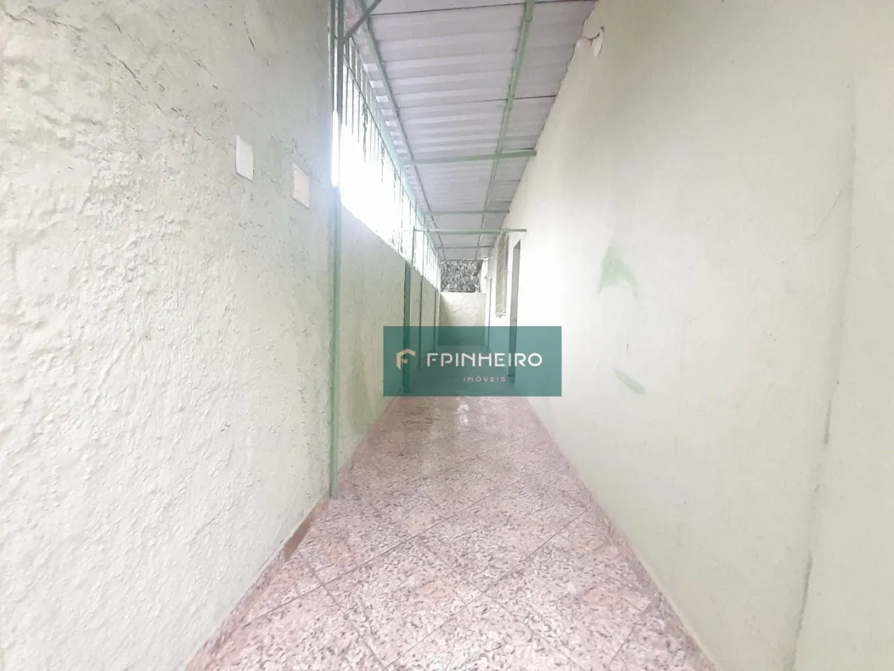 Casa com 2 dormitórios, 1 banheiro e varanda — photo 19
