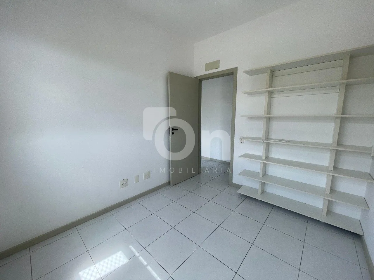 3-bedroom apartment with a washing machine — photo 17