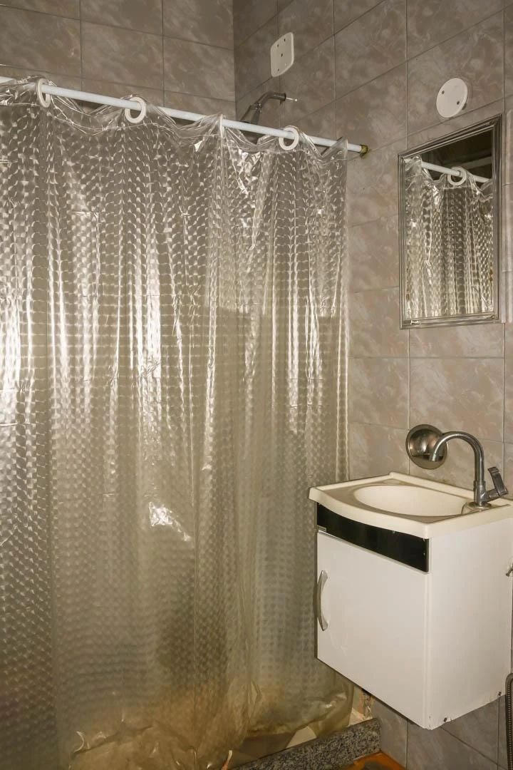 Apartamento de 2 dormitorios y 1 baño con cocina cerrada — photo 13