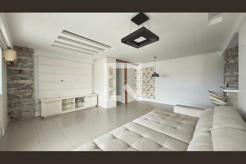 2-bedroom apartment in a building with a gym — photo 7